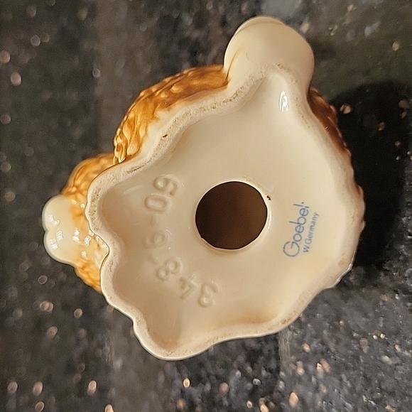 Goebel Bunny 34876-09 - Picture 2 of 5